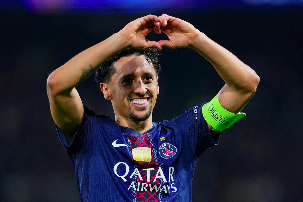 开云体育直播-2-2！欧冠德比战：11打10却在补时被逼平 12亿豪门5-4惊险晋级